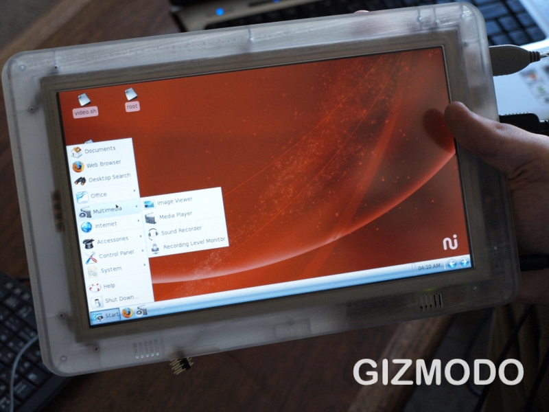 Illustration for article titled First Hands On: Touch Book Is Part-Netbook, Part-Tablet